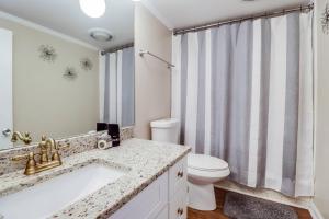 Gallery image of Lakeside Villa - Quite Location, walk to the Country Club in Diamondhead +10 photos