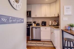 Gallery image of Lakeside Villa - Quite Location, walk to the Country Club in Diamondhead
