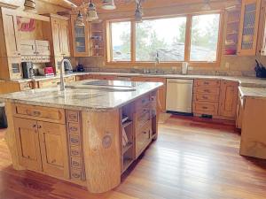 a large kitchen with wooden cabinets and a large island at Granite Ridge Lodge in Keystone
