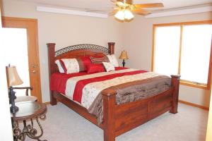 a bedroom with a bed and a ceiling fan at Iron Horse Lookout in Hill City +12 photos