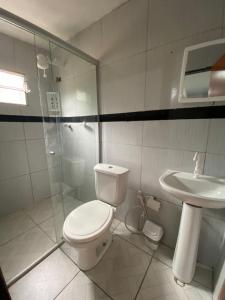 a white bathroom with a toilet and a sink at Aluguel por temporada Triunfo-PE in Triunfo