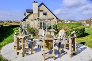 Gallery image of 5 Bedroom House By Travel Lets Holiday Homes Downings With Sea & Mountain View in Downings