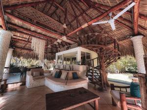 a living room with a couch and a table at Candelaria 5 Moterrico in Taxisco