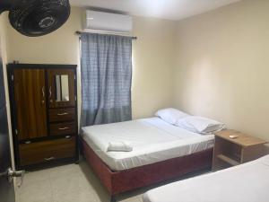 a small bedroom with two beds and a window at Apartamentos KARS in Ríohacha