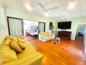 a living room with a couch and a flat screen tv at Christian's Minde Jervis bay in Jervis Bay Village