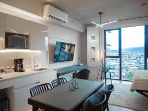 a kitchen and living room with a view of a city at Secrt Escalante Premium Studio AC in San Pedro
