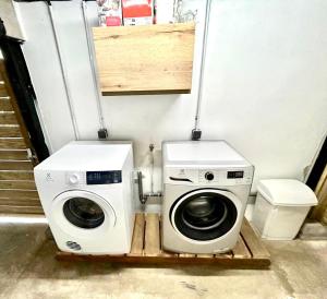 a laundry room with a washing machine and a washer at Villa Tiare in Bora Bora