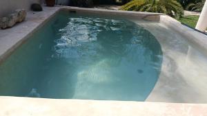 a swimming pool with blue water in a backyard at Casa Tulup Sisal in Sisal