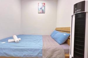 a bedroom with a bed with towels on it at The Song Luxury Near Beach Apartment - Căn hộ Nghỉ Dưỡng Cao Cấp Cạnh Biển - Moonlight Homestay in Vung Tau +92 photos
