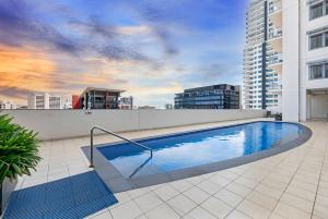 a swimming pool on the roof of a building at Reef-side Splendour City Vistas - Pool - Workspace in Darwin