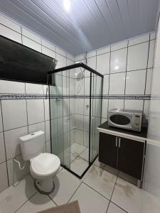 a small bathroom with a toilet and a microwave at Vila do Chaves Sr Barriga 70 in Itajaí
