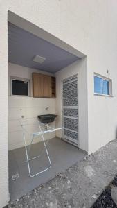 a kitchen with a cart in the corner of a building at Maramarbh43 in Luis Correia