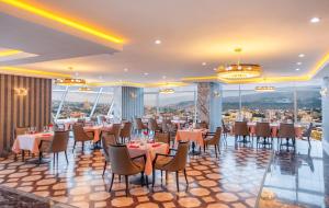 Restaurace v ubytování The Biltmore Tbilisi Hotel