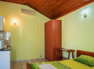 a kitchen with a bed and a cabinet in a room at Nirvana Apartments & Auto Camp in Kumbor