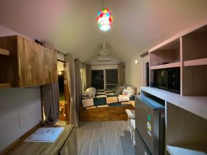 a small room with a bed and a kitchen at Beachfront Tiny House - Eden Pod with FREE Rowboat in Nathon Bay +15 photos