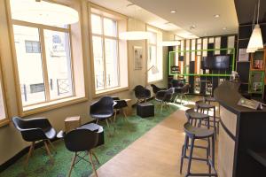 Lounge nebo bar v ubytování ibis Styles Moulins Centre