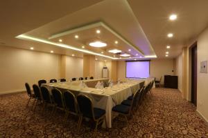 Espace de conférence ou salle de réunion dans l'établissement Yatri Suites and Spa
