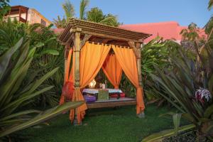 Ein Garten an der Unterkunft Hotel Hacienda de Abajo-Adults Only-Lujo