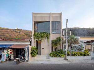 a building with a motorcycle parked in front of it at POV Pool Villas in Ko Larn