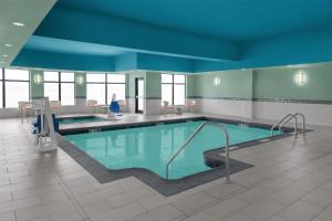 a large swimming pool in a hotel room at Hilton Garden Inn Topeka in Topeka