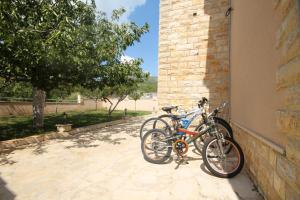 two bikes are parked next to a building at VILLA DINJA in Gizdavac