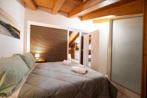 a bedroom with a bed with two towels on it at Avola Sun & Sea Sicily in Avola