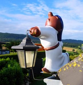 a statue of a inflatablelatable dog next to a street light at Zum Schlafwandler in Mengerschied