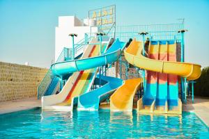a water slide in a swimming pool at LALA LAND Fayoum in Tunis
