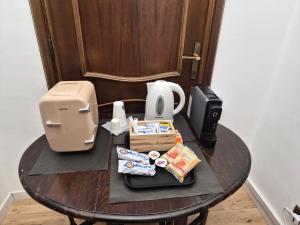 a table with a coffee maker and aounter with a table at Villa Cantalupo 1 in Sillavengo