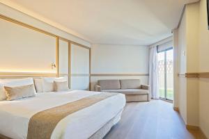 เตียงในห้องที่ Cullera Holiday