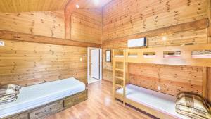 a log cabin with two bunk beds in it at Muju Moonriver Pension in Wŏnsamgŏri