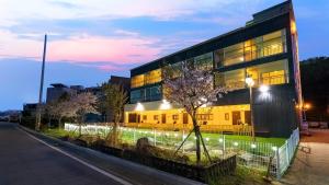 a building with a tree in front of it at Glamdog - Yeongheungdo Pet-friendly in Pŏdŏni +25 photos