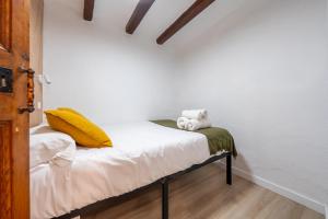 a small bed with a teddy bear sitting on it at Hauzify I Domus Tarragona in Tarragona +9 photos