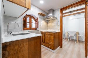 a kitchen with a sink and a counter top at Hauzify I Domus Tarragona in Tarragona