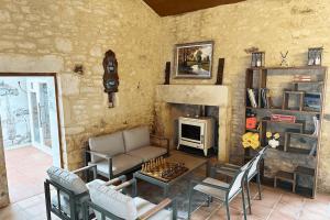 a living room with a couch and a fireplace at SOLASI - Gîte et Chambres D'hôtes in Blanquefort-sur-Briolance