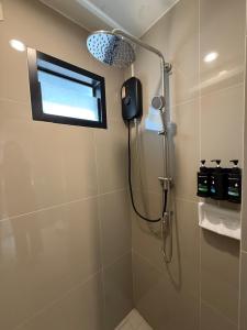 a shower in a bathroom with a window at I am Daily Mansion in Ban Phan Sadet Nai