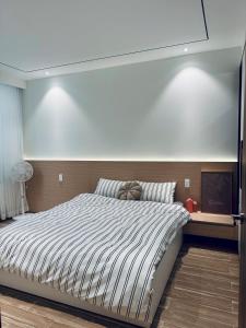 a bedroom with a large bed in a room at Ideal for your vacation! in Buôn Dhă Prŏng