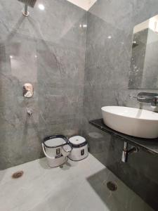 Gallery image of Hotel KALRA 300 Mtr from golden temple in Amritsar