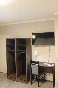 a room with a desk and a book shelf at Fair Hotel Europaallee in Frankfurt