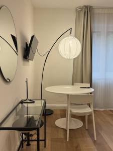 a room with a table and a mirror at Maison Trentasette in Potenza +6 photos