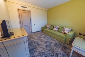 a living room with a couch and a tv at Bucium Motel & SPA in Iaşi