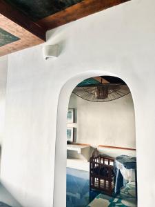 a room with a white wall and a table at Hotel Sokhamon in Dakar