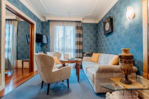 a living room with a couch and a table at Art Hotel Orologio in Bologna