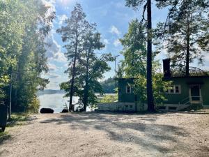 a house on the shore of a lake at Vuohensaari, Rantatalo 5 in Salo