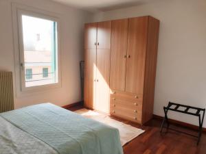 a bedroom with a bed and a wooden cabinet at New N3-House by Anthea Homes in Casièr +5 photos