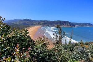 a view of a beach with the ocean at El Verdecillo de Rodiles, Villaviciosa in Selorio +51 photos