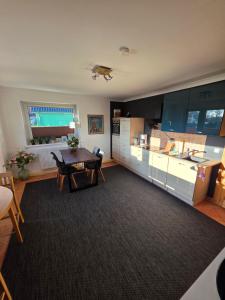 a living room with a table and a kitchen at Kapitänshaus - Terrassenstube in Barth +12 photos