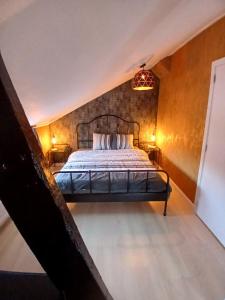 a bedroom with a bed in a attic at Vakantiehuis 2 Wheels 2 Relax in Wellen