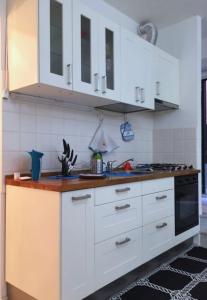 A kitchen or kitchenette at Casa Pervinca