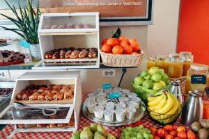 a table with different types of fruits and vegetables at NeapolitanTrips Hotel in Naples